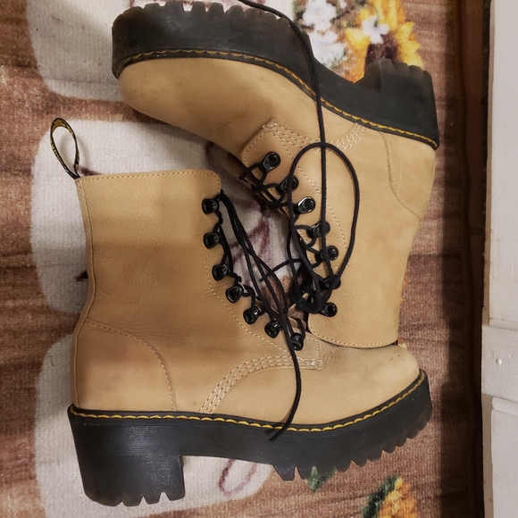 Doc Martens Tan Nubuck Leather Platform Boots Sz 39 Womens 8 - Picture 3 of 10